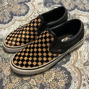 VANS tan/black calf hair and leather checkered slides. Size 7 women (5.5 youth)